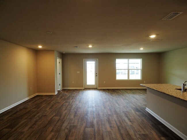 Building Photo - 7421 Brompton Dr