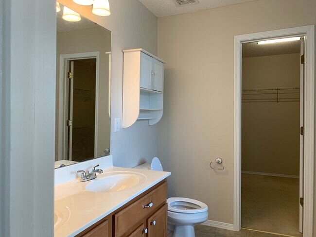Building Photo - 2803 Thoreau Dr