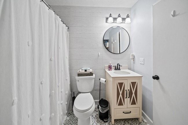 Building Photo - Whitemarsh Island Gem - Charming 3-Bedroom Home on a Corner Lot in Battery Point