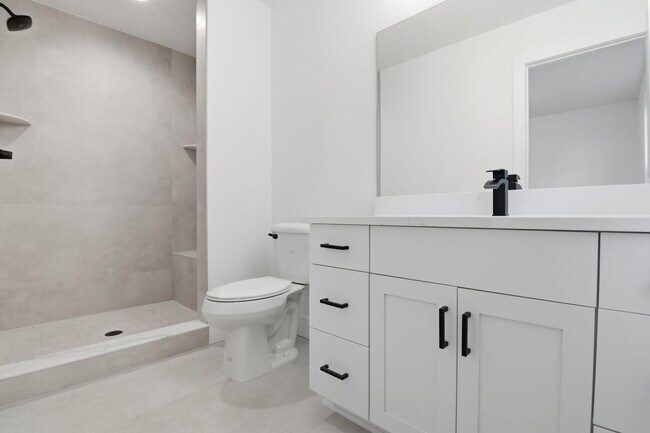 Building Photo - 5980 Willow Grove