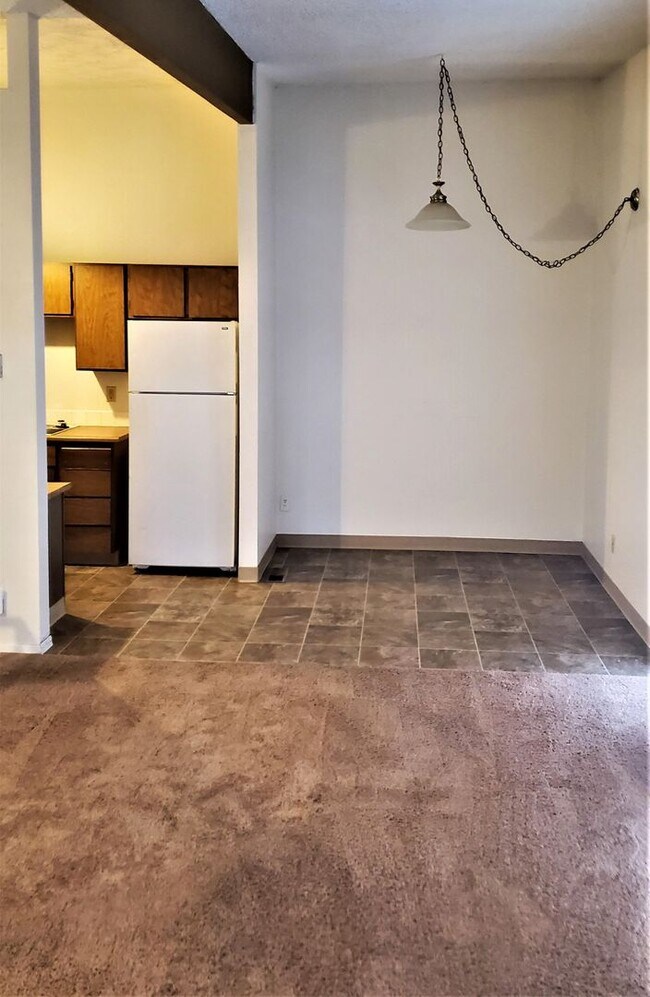 Building Photo - Broad Duplex's