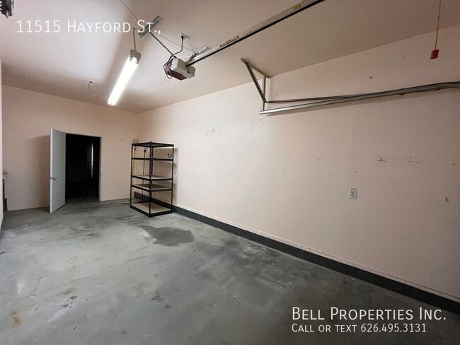Building Photo - 11515 Hayford St