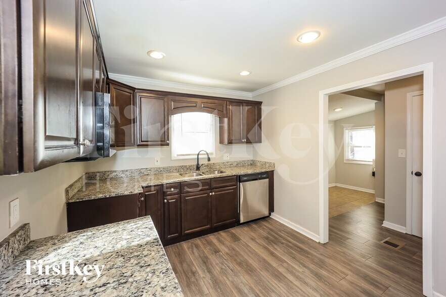 Building Photo - 942 Astor Ave SW