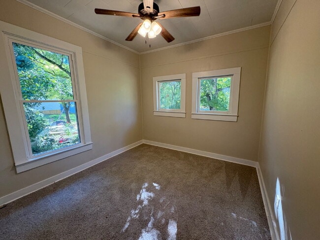 Building Photo - "Charming 4-Bedroom Retreat with 2 Full Baths in the Heart of Martin, TN!"