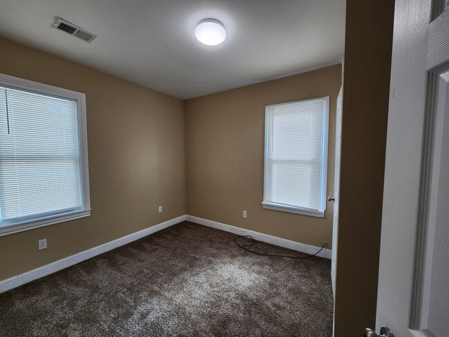 Building Photo - 2490 Woodmere St