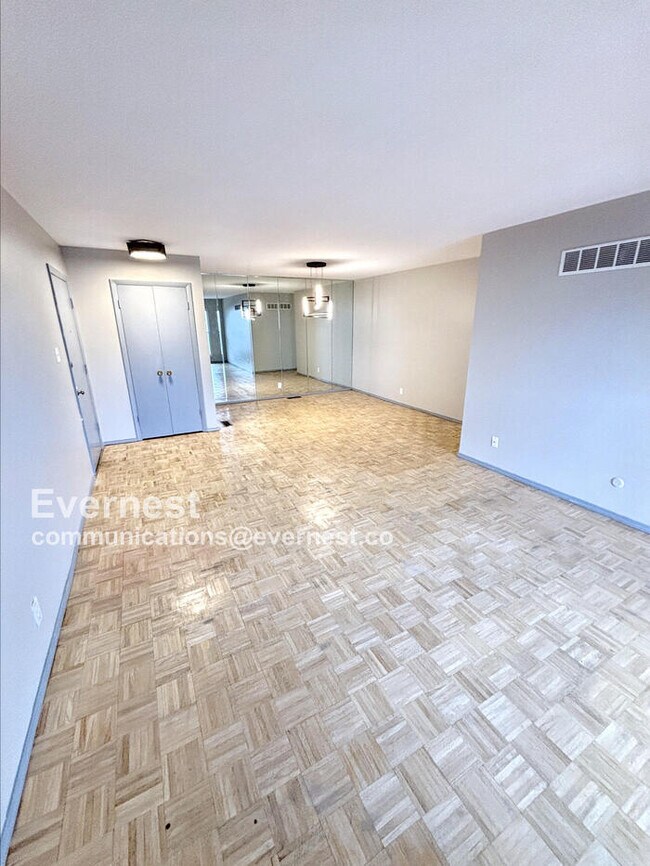 Building Photo - 10368 Forest Brook Ln