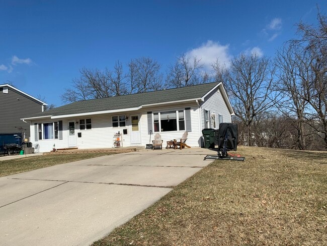 Building Photo - 401 Spring St