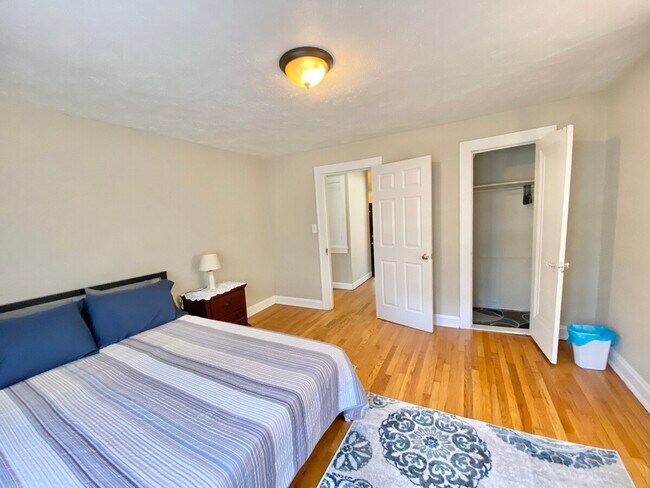 Building Photo - 988 Nela View Rd