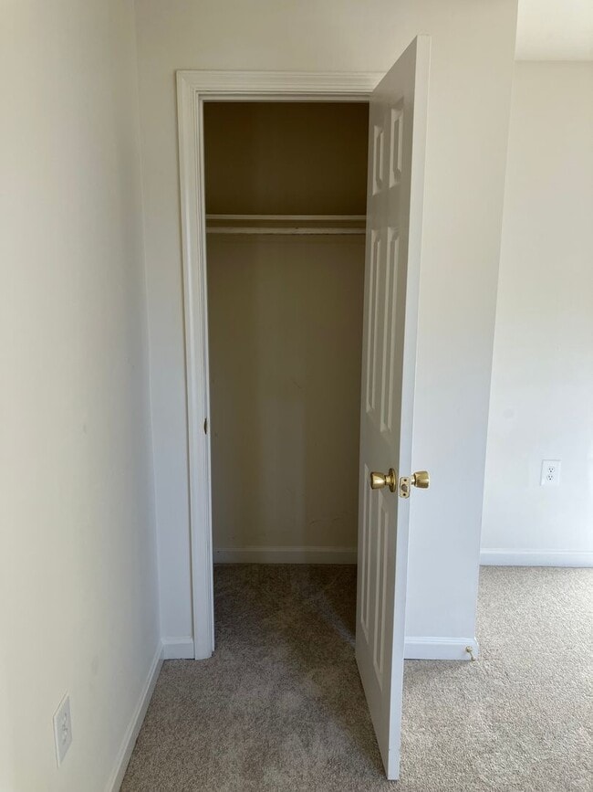 Building Photo - 2 Bedroom/1 Bathroom Basement Unit for Rent on the North Side of Culpeper