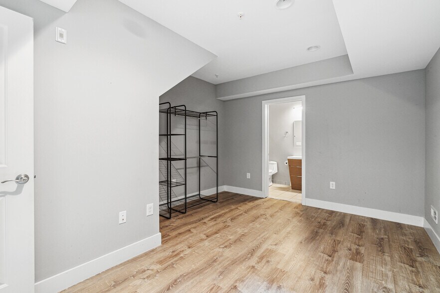 Building Photo - 912 N 16th St