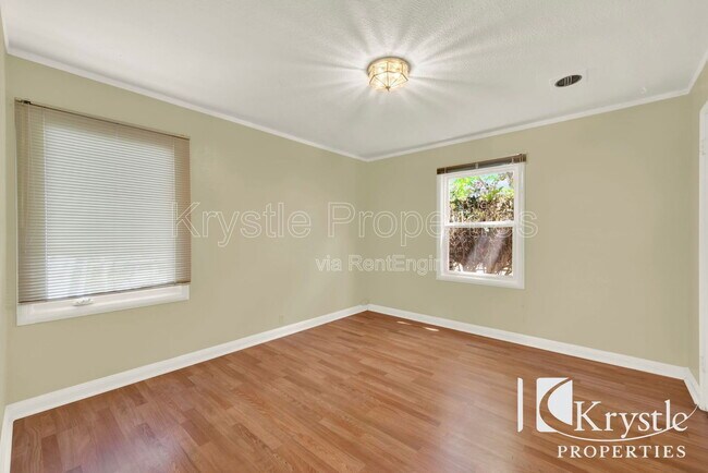 Building Photo - 549 Cedar St