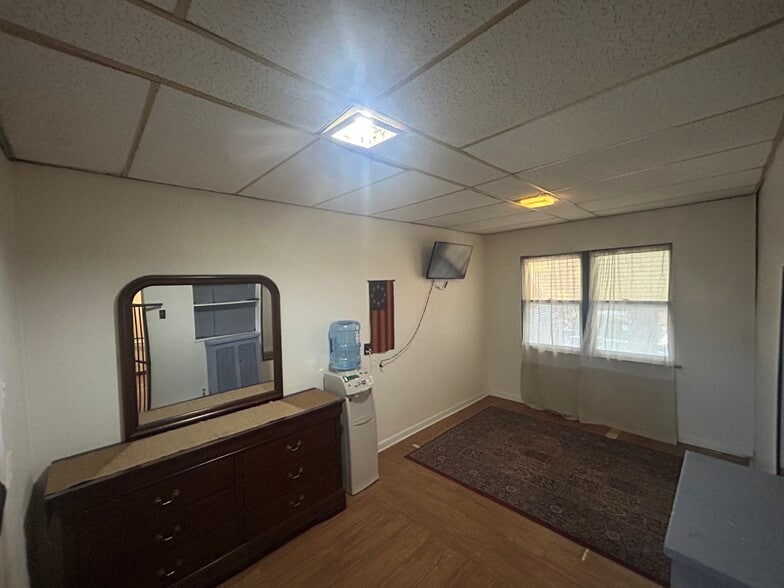Bedroom 3 - 5021 W Belden St