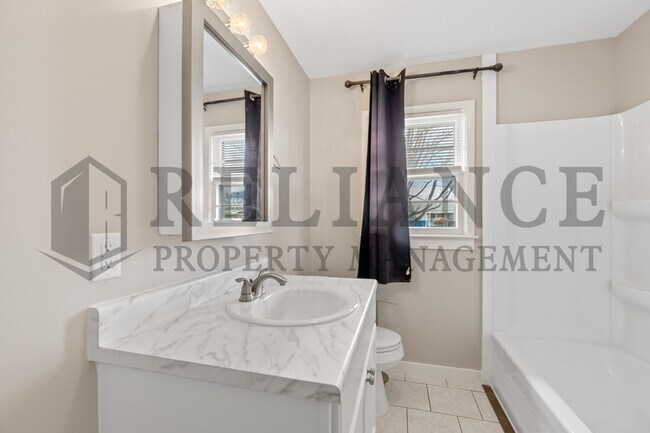 Building Photo - 3240 S Custer Ave