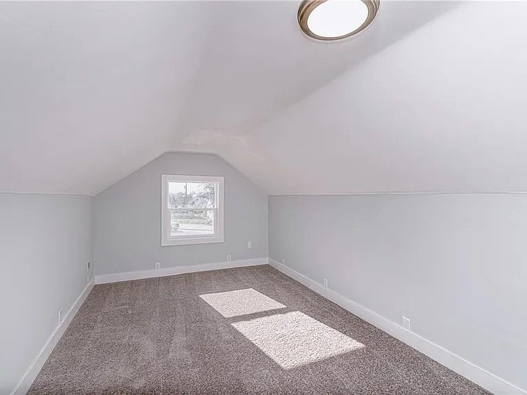 Building Photo - 1546 E Bradbury Ave