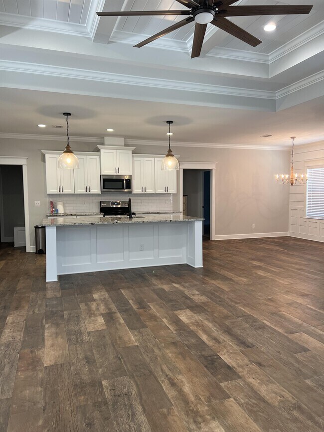 Building Photo - 30 Evergreen Dr