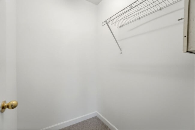 Building Photo - 3 bedroom single family home!