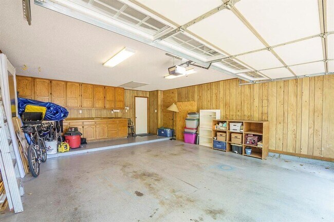 Building Photo - 5201 Kite Tail Dr