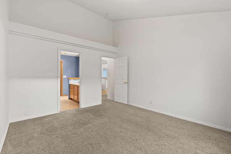 Building Photo - 5957 N Saint Croix Dr