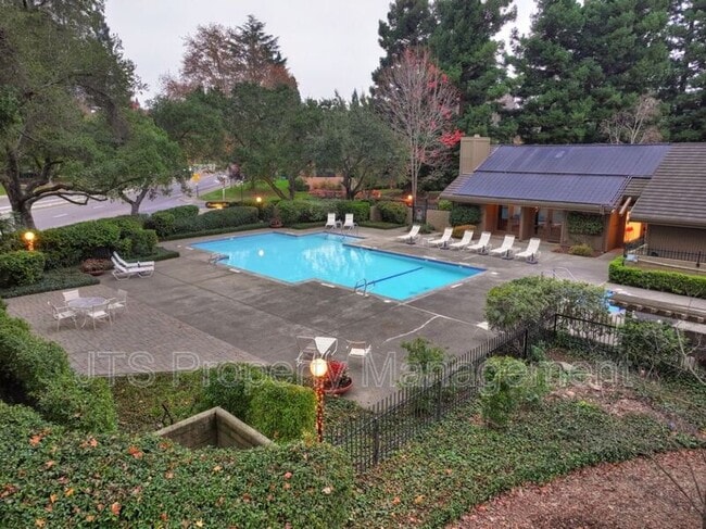 Building Photo - 2010 Promontory Point Ln