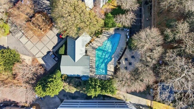 Building Photo - 2870 Pharr Ct S Northwest