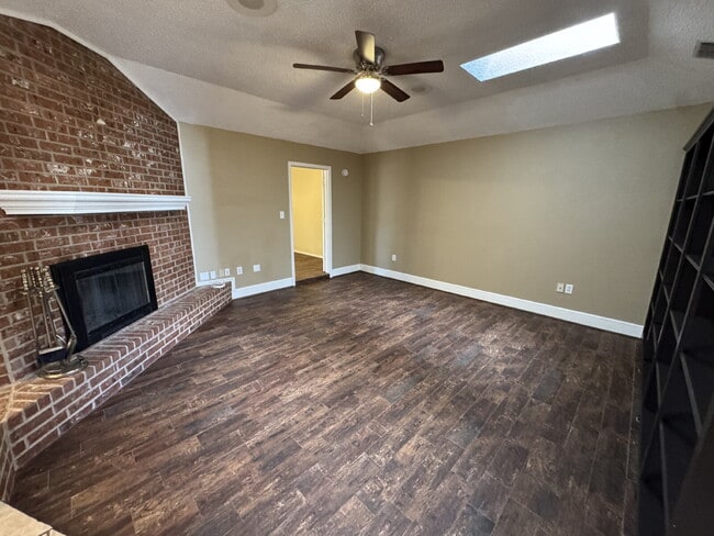 Building Photo - Spacious Home Located Within Few Blocks Of Schools & Close Access To Spur 327 & S. Loop 289!