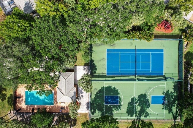 Building Photo - 12556 Woodmill Dr