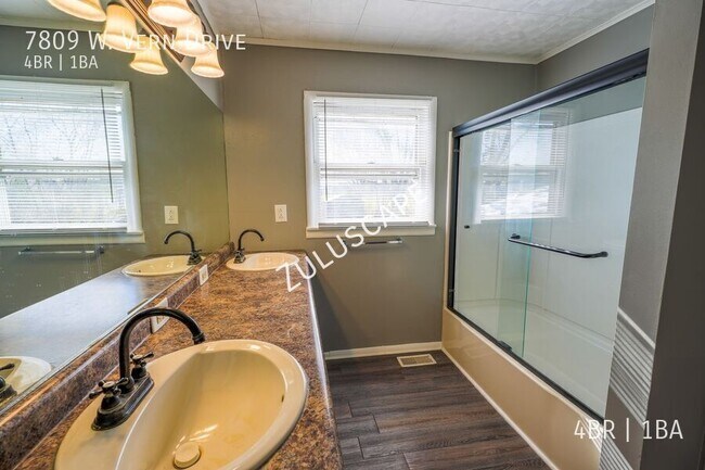 Building Photo - 7809 W Vern Dr