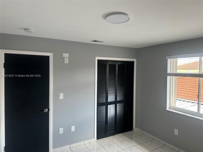 Building Photo - 3252 W 70th St