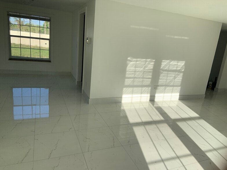 Building Photo - 341 Minneola Dr