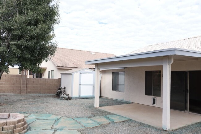 Building Photo - Three bedroom home in Canyon de Flores