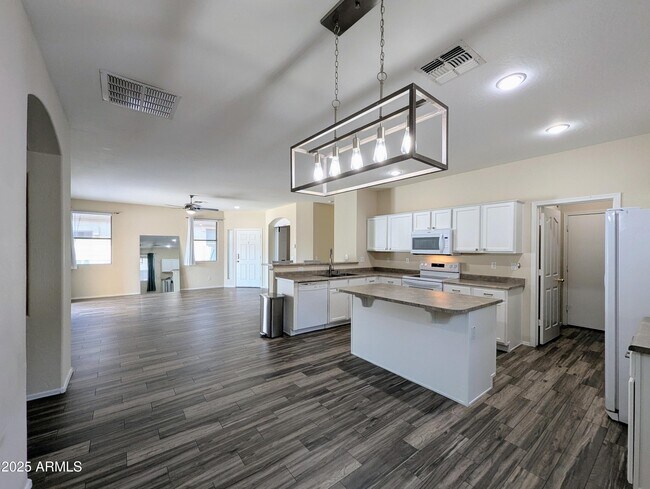 Building Photo - 16635 N 169th Ave