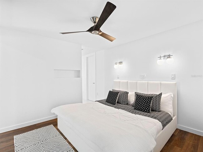 Building Photo - 7647 Sanderling Rd