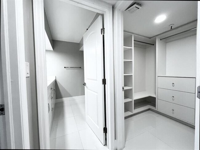 Building Photo - 1266 S Military Trail