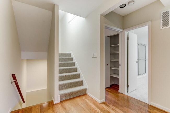 Building Photo - 138 Welcome Aly