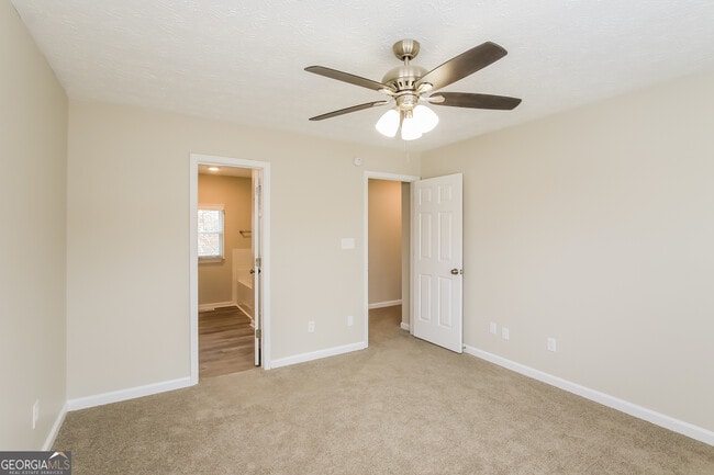 Building Photo - 6059 Shadow Lake Way