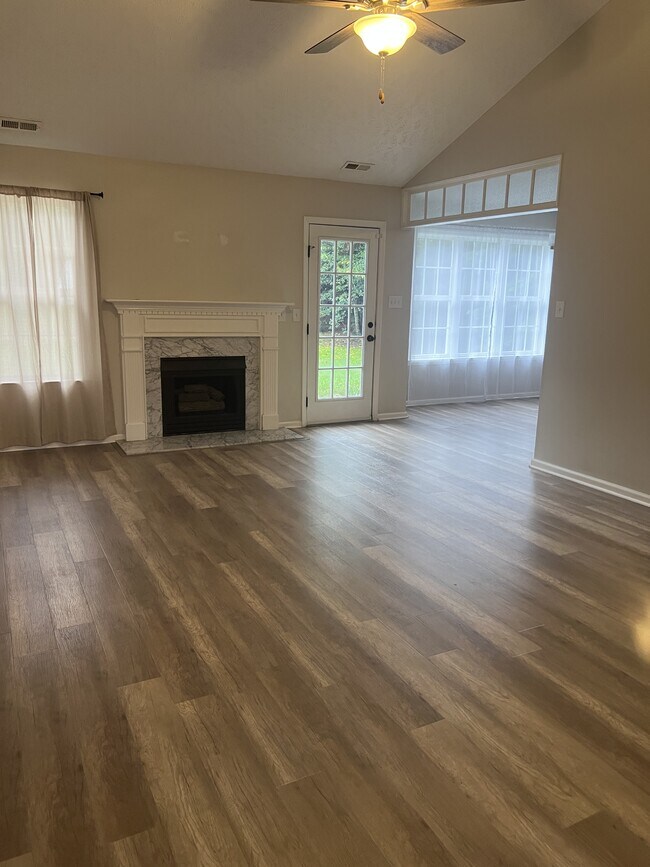 Building Photo - 5617 Shady Pine Ct