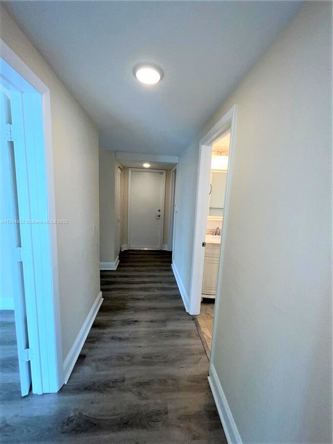 Building Photo - 1127 Laguna Springs Dr