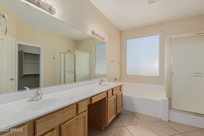 Building Photo - 14440 W Redfield Rd