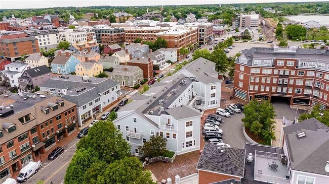 Building Photo - 33 Deer St