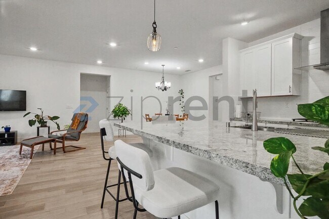 Building Photo - 12743 Blueblanc Way