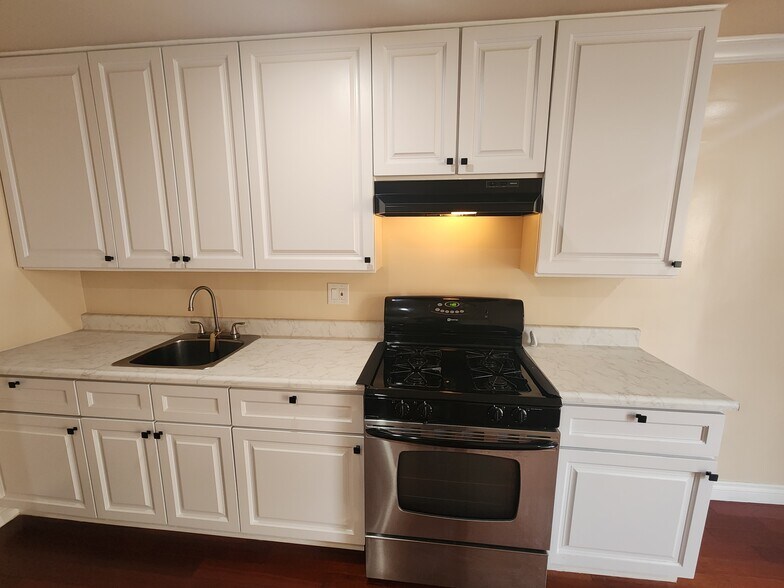 Building Photo - 16331 Shamhart Dr