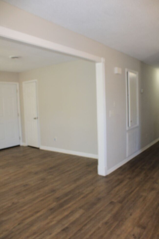 Building Photo - 3517 Byron Pl