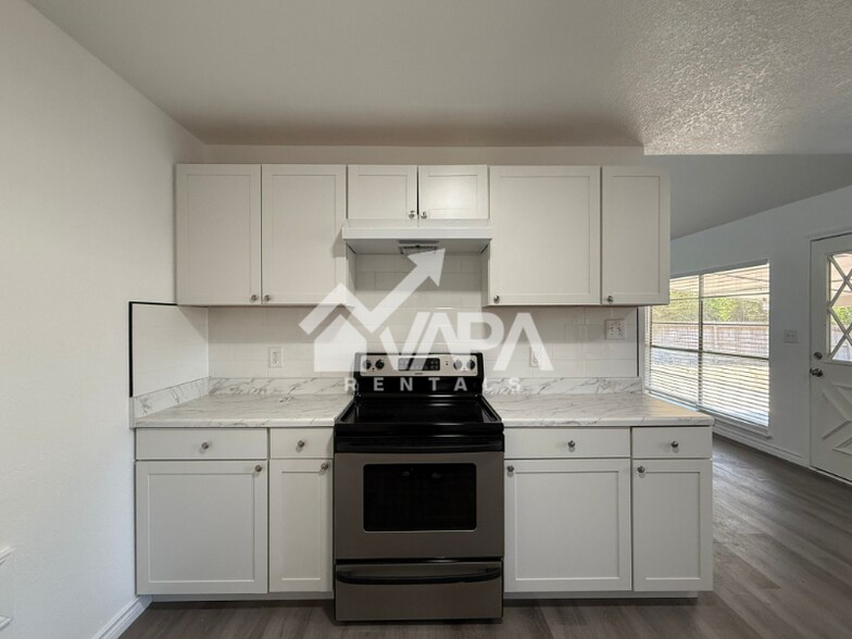 Building Photo - 8327 Greenham
