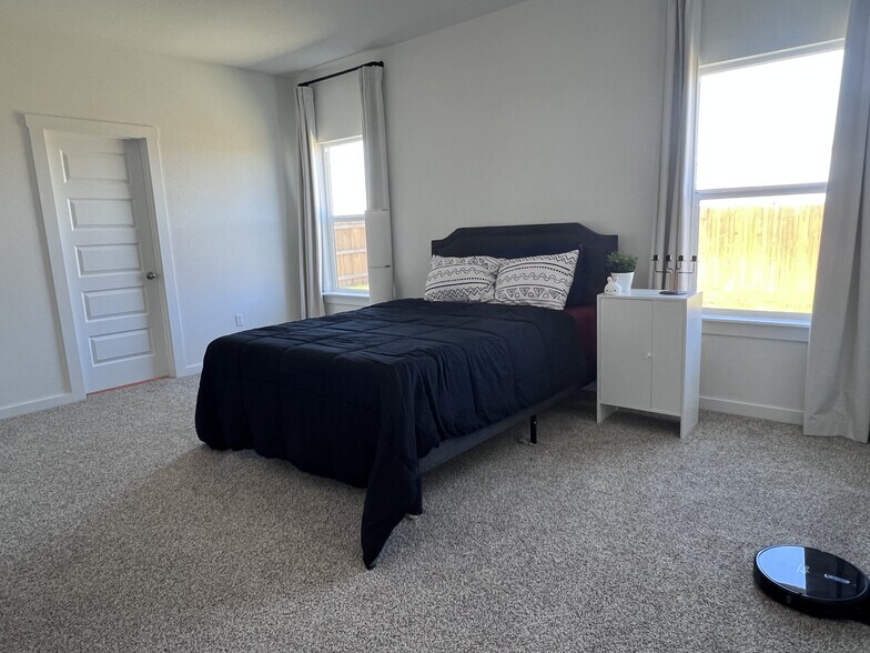 Building Photo - 305 Concho River Dr