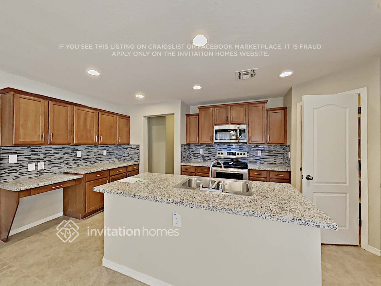 Building Photo - 928 W Desert Canyon Dr