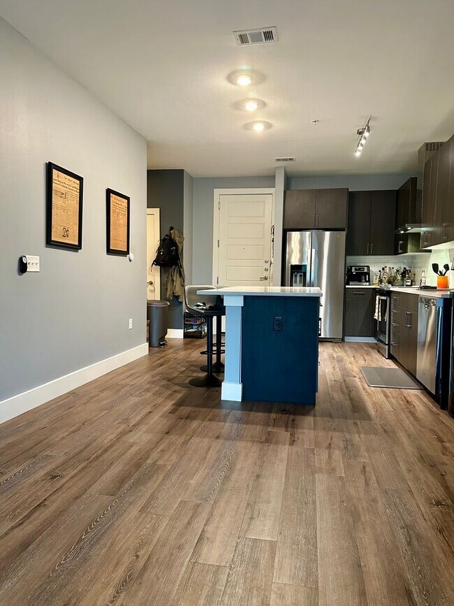 Building Photo - Beautiful Condo - North Burnet Road!