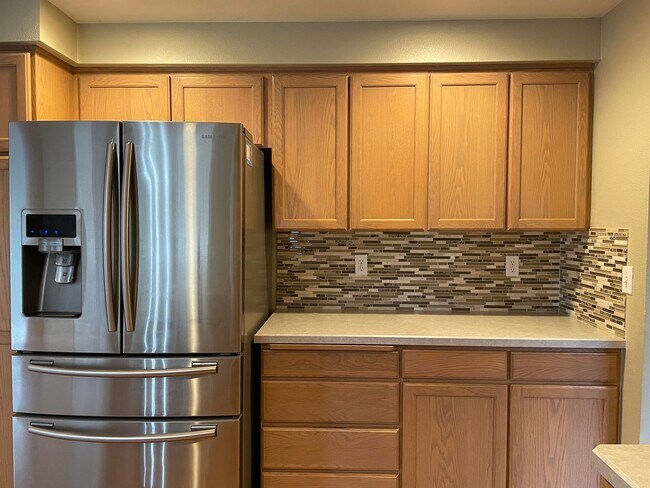 Building Photo - ? Beautifully Updated Home in a Peaceful, Highly Desirable Fisher’s Landing Community ?