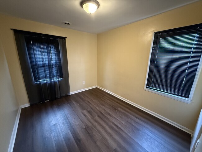 Building Photo - 18792 Kenosha St