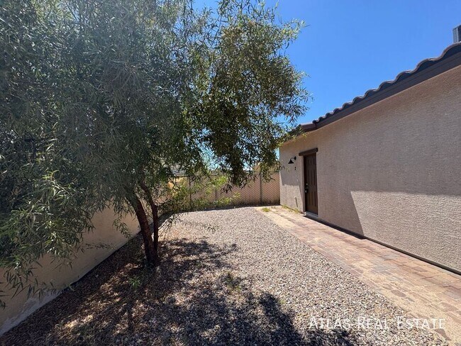 Primary Photo - 3314 N Flanwill Blvd
