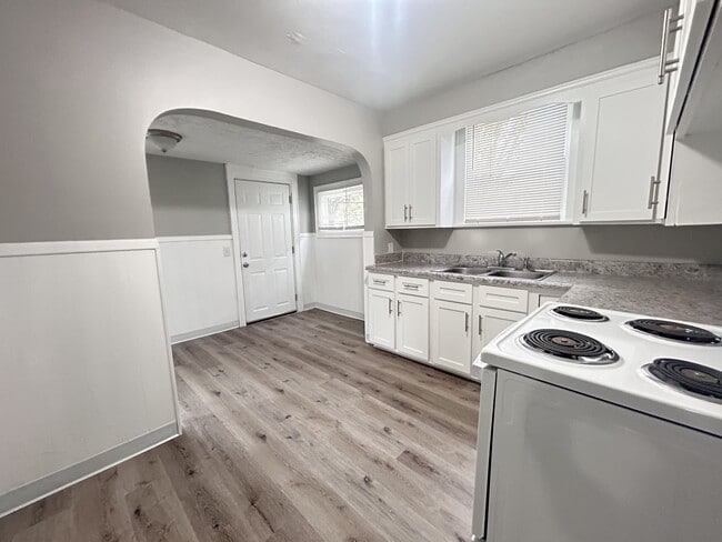 Building Photo - 1532 Republic Ave